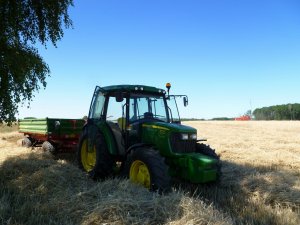 John Deere 5075E + Pronar T653/1