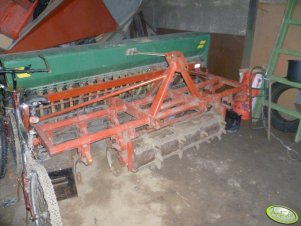 Siewnik Konny nadbudowany na agregacie