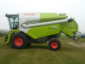 Claas Tucano 320