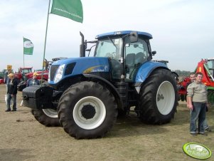 New Holland T7060