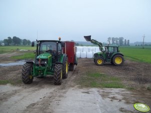 JD 5090R + Strautmann Verti-Mix 1050 & JD 6330