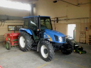 New Holland TL90A