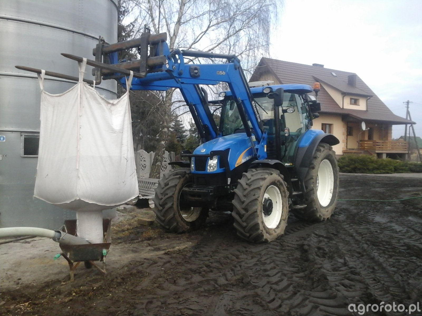 New Holland t6020