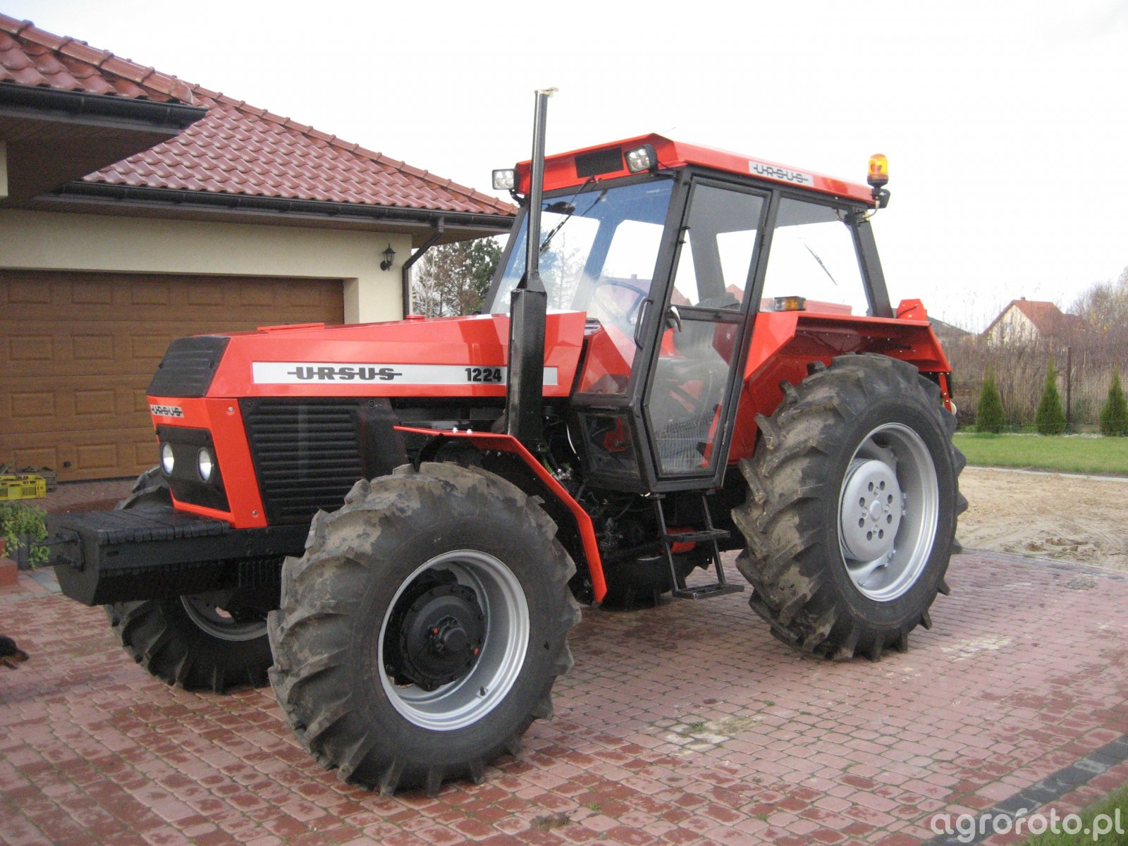 Foto traktor Ursus 1224 #484205 - Galeria rolnicza agrofoto