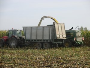 Massey Ferguson 6160 i John Deere 7400