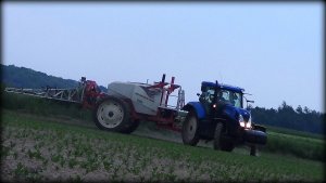 New Holland T7.200 + Kuhn Atlantique 3200.