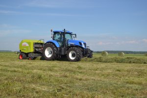 New Holland T7.220 & Claas Roland 350