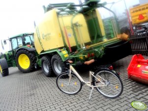 John Deere 6330 & Krone Comprima CF 155 XC i Rower