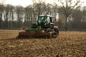 Fendt 714 Vario i Amazone Catros+ 4001-2