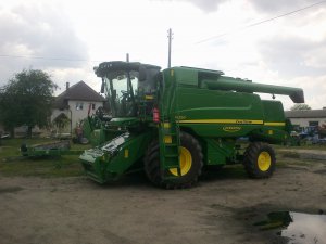 John Deere W550