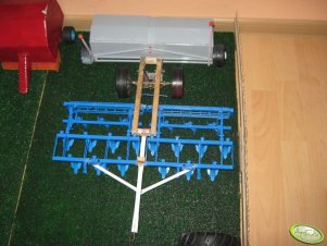 Agregat uprawowo-siewny