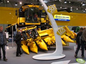 Agritechnica - New Holland poziomowanie hedera