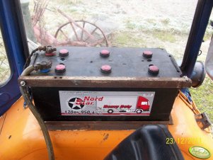 Akumulator od stara w Ursusie C-330