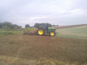 John Deere 7530