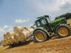John Deere 6220