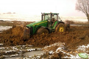 John Deere 8530