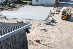 Poczatki Polbruku na Przyszłej Hali .Efekt po 4 Dniach Pracy ,Do konca przyszłego tyg ma być koniec Układania