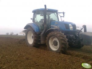 NH T6.175  z pługiem
