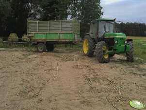 John Deere 2850 