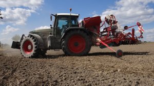 Fendt 818 vario & Kverneland Accord