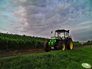 John Deere 2850 