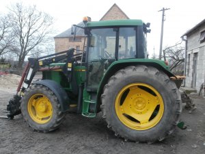 John Deere  6410
