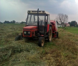 Zetor 7211 & Welger Rp200