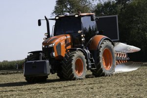 Kubota M7-171 Premium i pług 6 skibowy