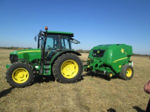 John Deere 5070M i F440M