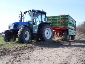 New Holland T4020 + Warfama T-670