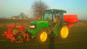 John Deere 5080R& Rauch MDS 735M i Expom