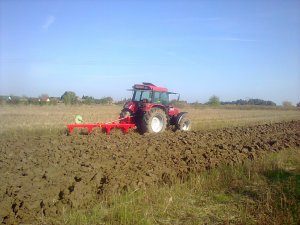 Case CS86 + Pług Unia