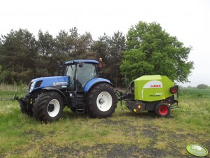 New Holland T7.220 & Claas Rollant 350