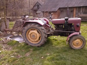 Ursus C-330 i pług Unia Grudziądz