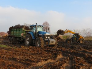 New Holland 8870 + Strautmann VS 2003 & JCB