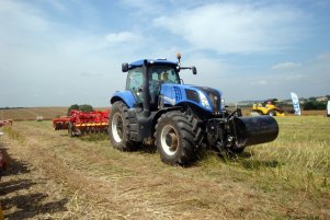 New Holland T8.390 + Vaderstad Topdown 400