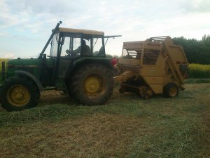 John Deere 2140