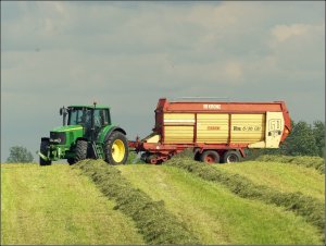 John Deere 6920 & Krone Titan 6/36 GD