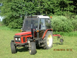 Zetor 7711 i Przetrząsarka karuzelowa