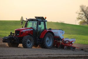 Massey Ferguson 5465 i Kuhn Maxima 2 TS