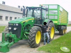 John Deere 8230