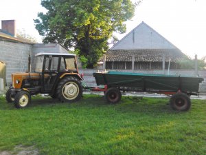 Ursus C-330 + Wóz ciągnikowy