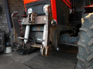 Przedni tuz na Zetorze 8045