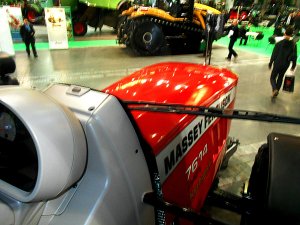 Massey Ferguson 7614  widok na maske