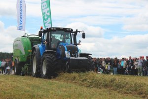 Valtra T153 + McHale Fusion3