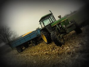 John Deere 3140