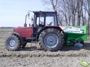 Belarus 820 i rozsiewacz Rotina