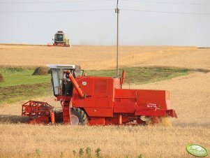 Bizon Super Z056 i Claas Dominator 150