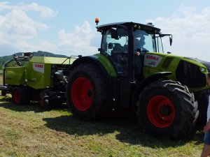 Claas Axion 830 & Rollant Uniwrap 375