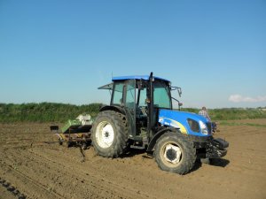 New Holland T4020 + Sadzarka